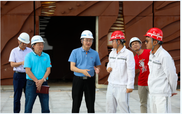 歡迎三沙市市委常委，市長鄧忠蒞臨我司承接的三沙廣場項目，三沙文體館項目現場調研并指導